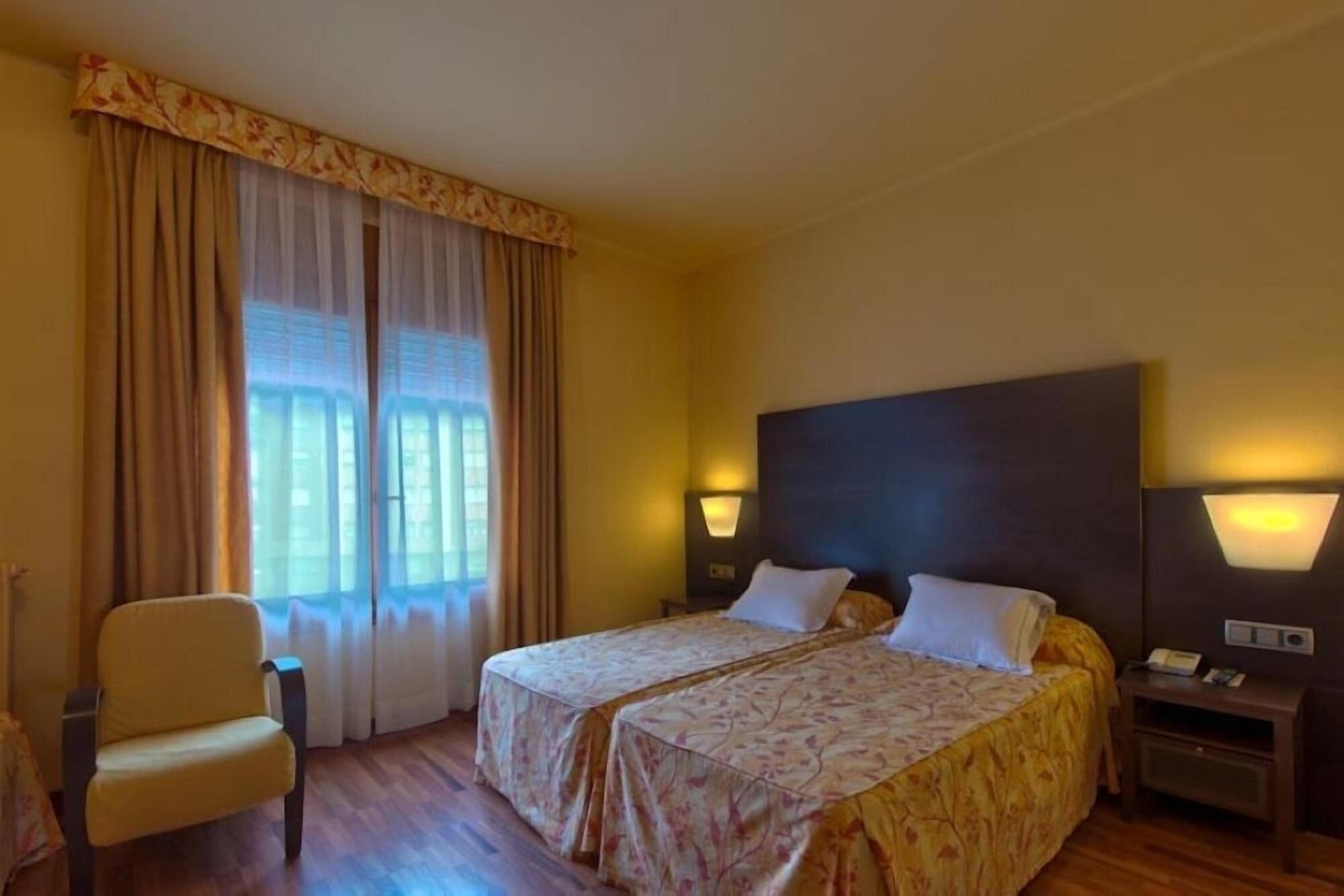 Hotel Restaurant Pessets & Spa Сорт Экстерьер фото