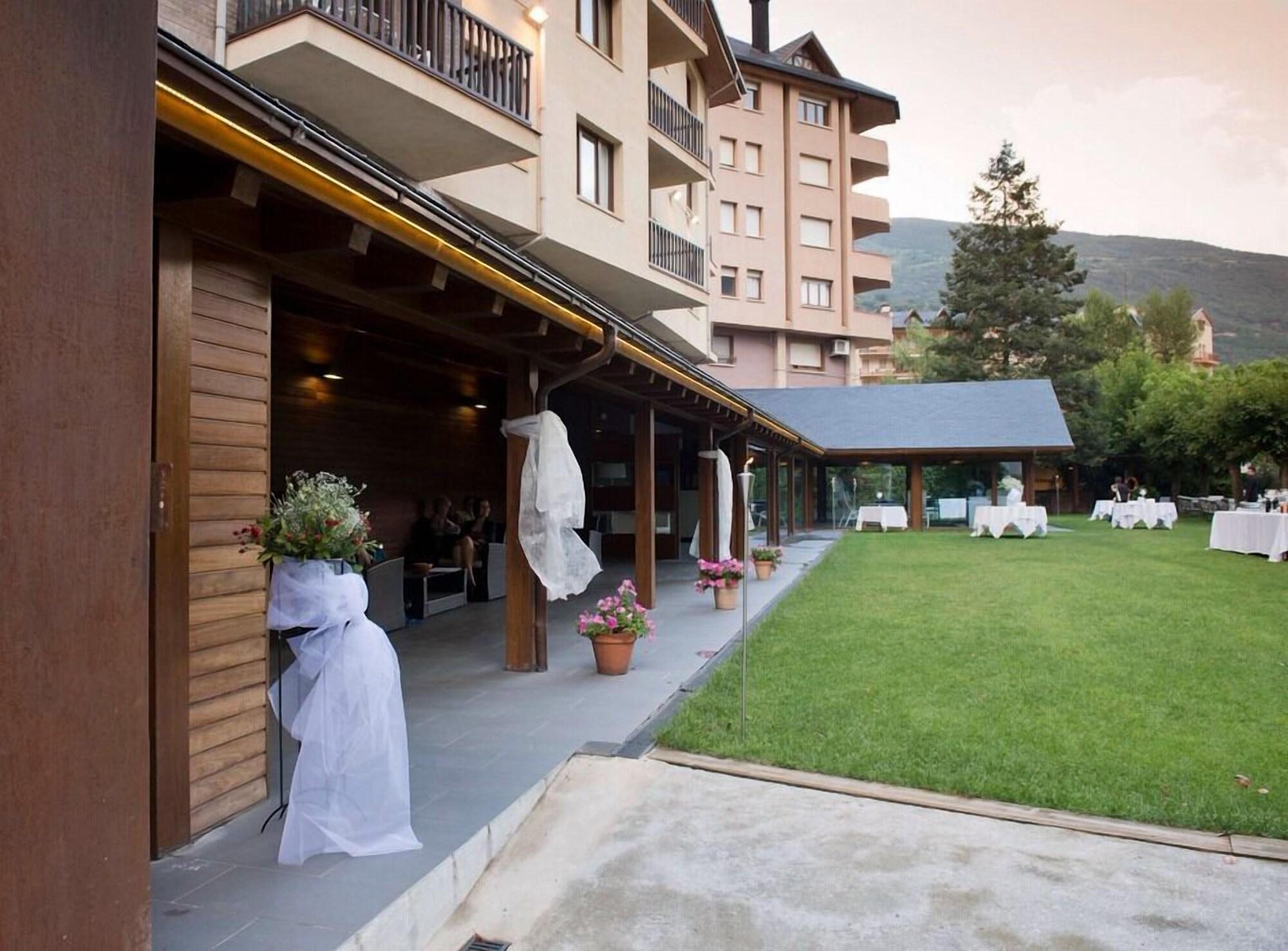 Hotel Restaurant Pessets & Spa Сорт Экстерьер фото