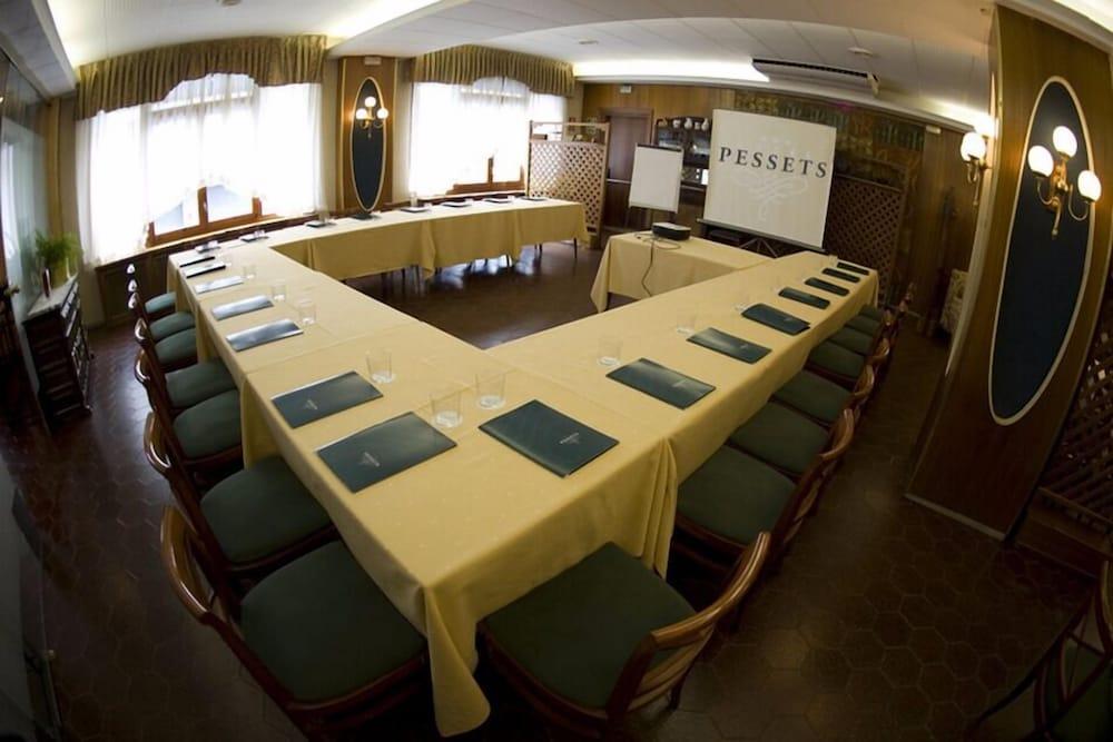 Hotel Restaurant Pessets & Spa Сорт Экстерьер фото