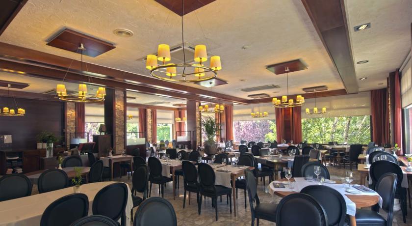 Hotel Restaurant Pessets & Spa Сорт Экстерьер фото