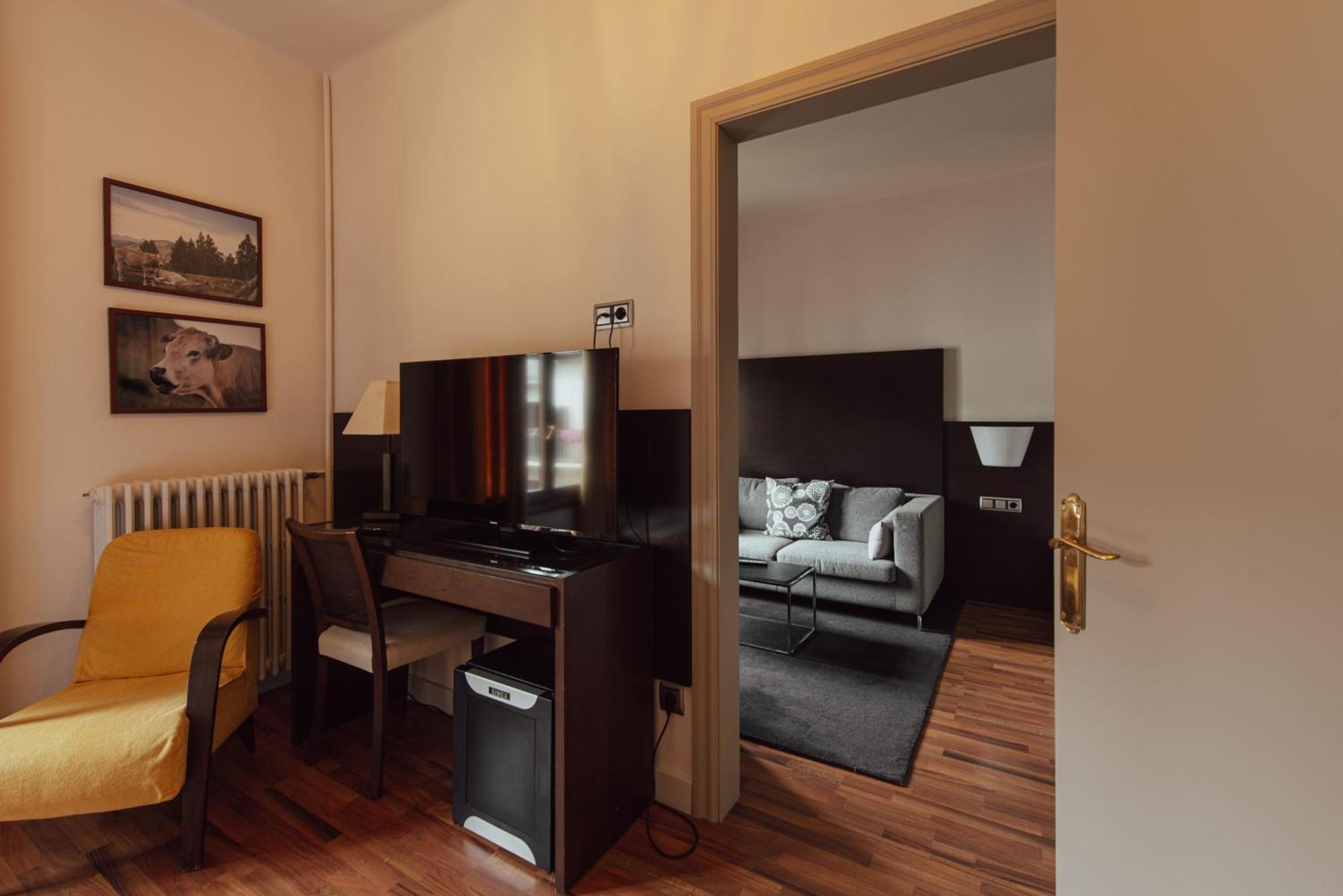 Hotel Restaurant Pessets & Spa Сорт Экстерьер фото