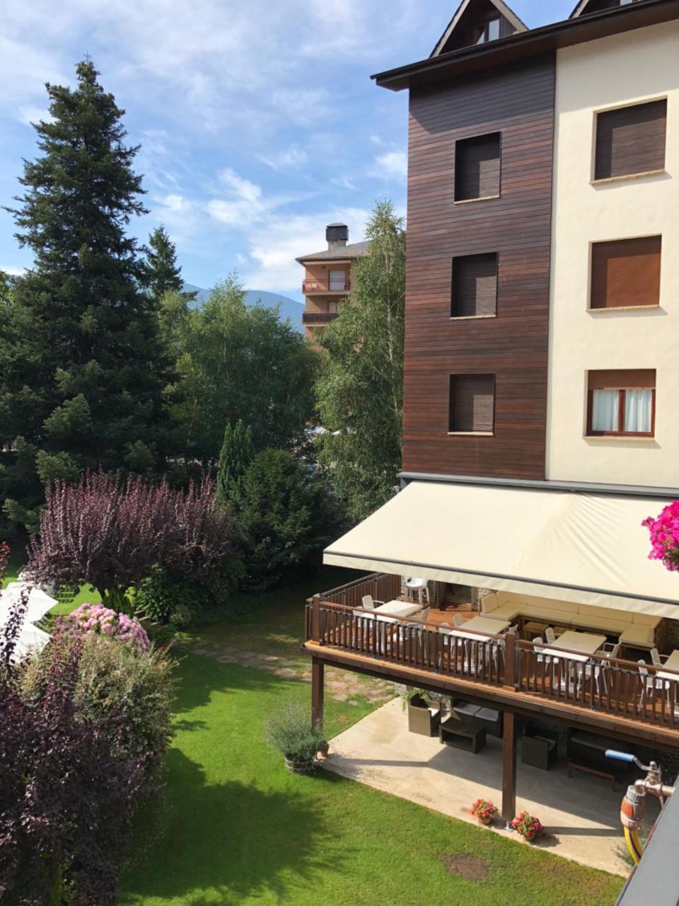 Hotel Restaurant Pessets & Spa Сорт Экстерьер фото